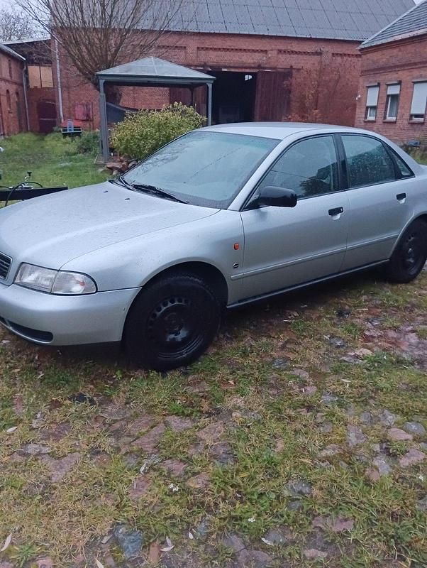 Gebraucht Audi A4 125 PS (91 kW) 1996 Silber Limousine