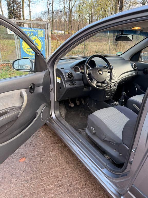 Gebraucht Chevrolet Aveo 84 PS (61 kW) 2010 Grau Kleinwagen