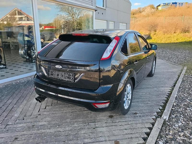 Gebraucht Ford Focus 101 PS (74 kW) 2011 Schwarz Limousine