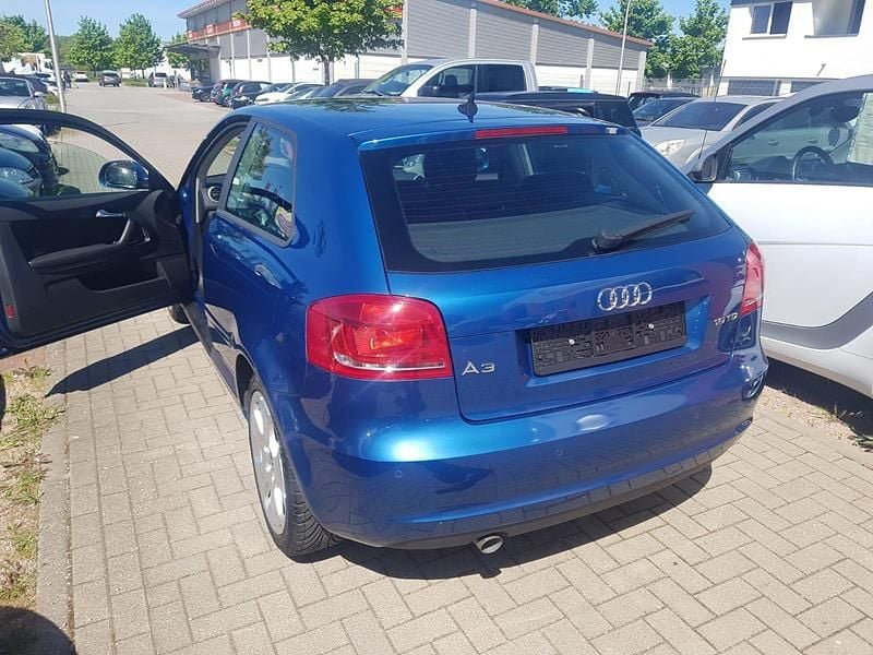 Gebraucht Audi A3 105 PS (77 kW) 2010 Blau Limousine