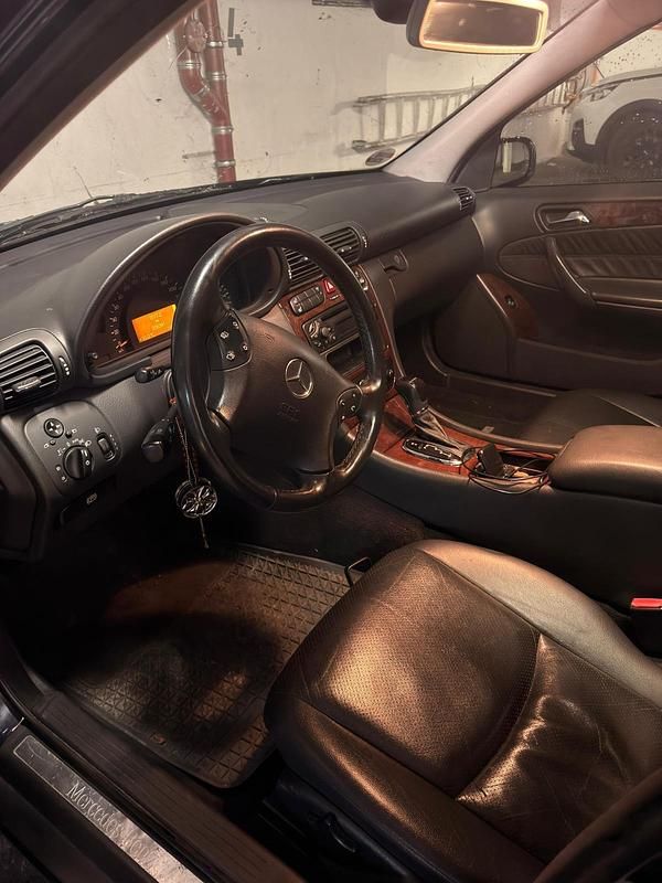 Gebraucht Mercedes C220 105 PS (77 kW) 2001 Blau Limousine