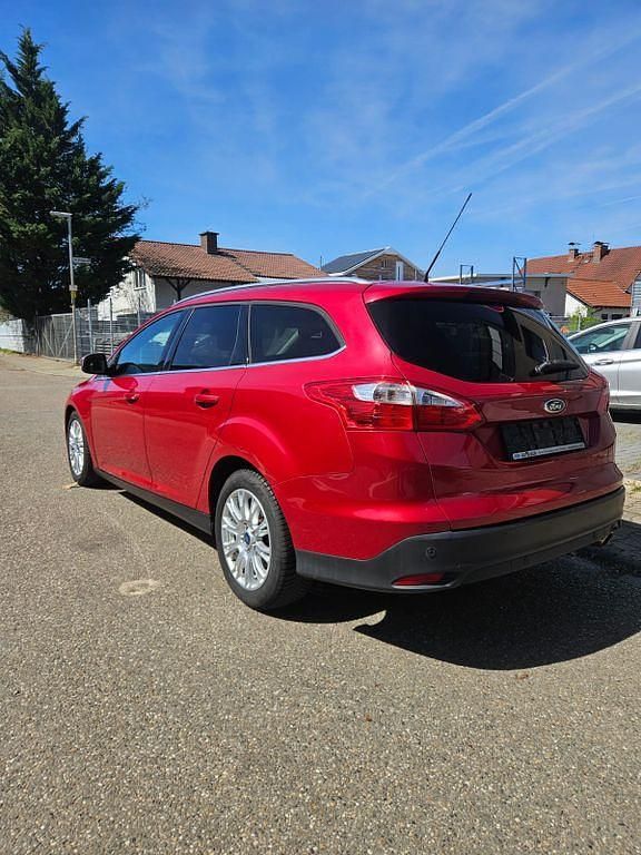 Brugt Ford Focus Titanium 140 HK (102 kW) 2012 Rød Sedan