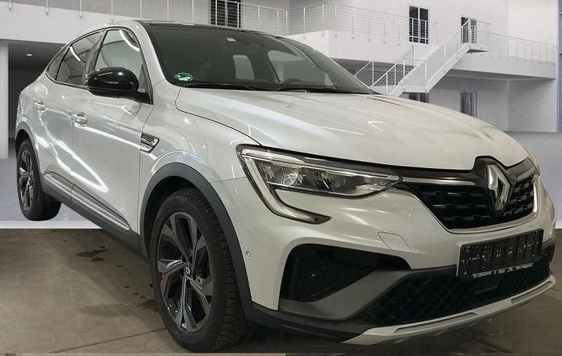 Gebraucht Renault Arkana Bose Edition 158 PS (116 kW) 2023 Kyanitweiß SUV