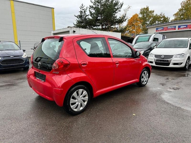 Gebraucht Toyota Aygo Cool 68 PS (50 kW) 2006 Rot Kleinwagen