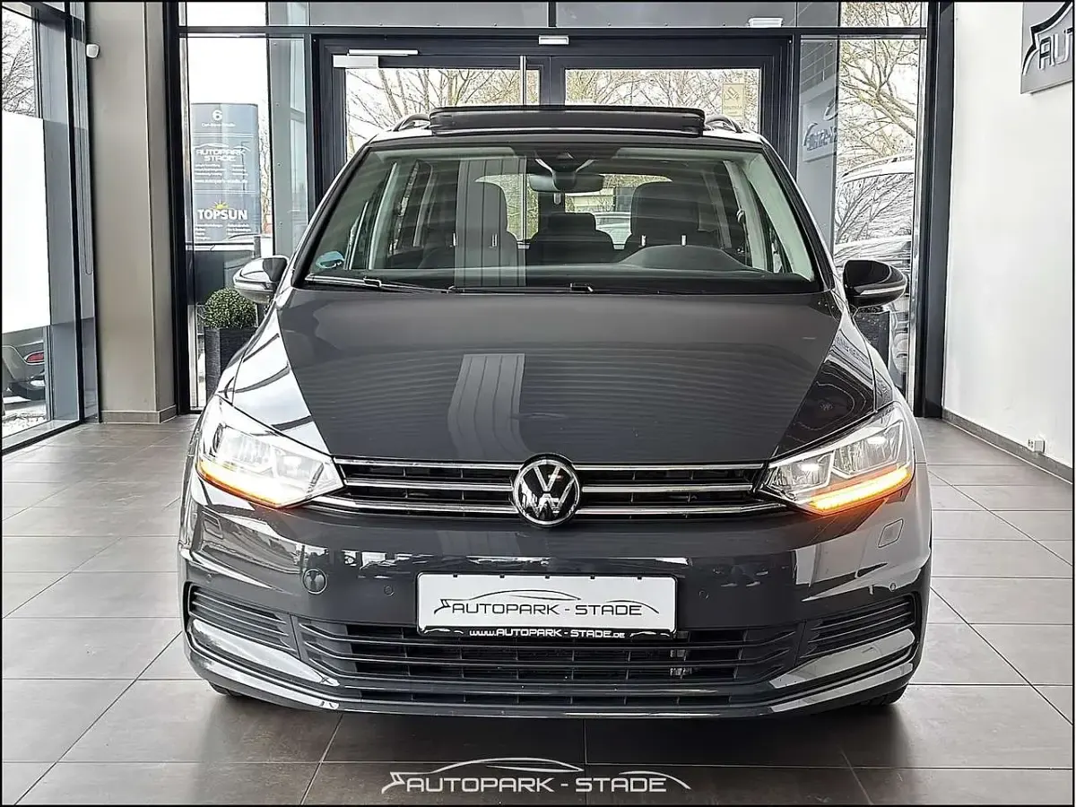 Gebraucht VW Touran 150 PS (110 kW) 2022 Grau Van / Kleinbus