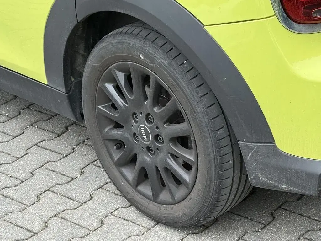 Gebraucht Mini Cooper Classic 136 PS (100 kW) 2022 Gelb Kleinwagen
