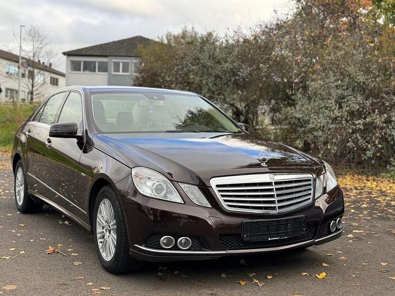 Gebraucht Mercedes E220 170 PS (125 kW) 2009 Braun Limousine