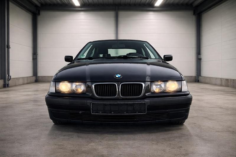 Gebraucht BMW 316 105 PS (77 kW) 1999 Schwarz Limousine