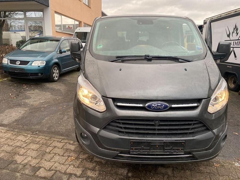 Gebraucht Ford Tourneo 170 PS (125 kW) 2017 Grau Kombi