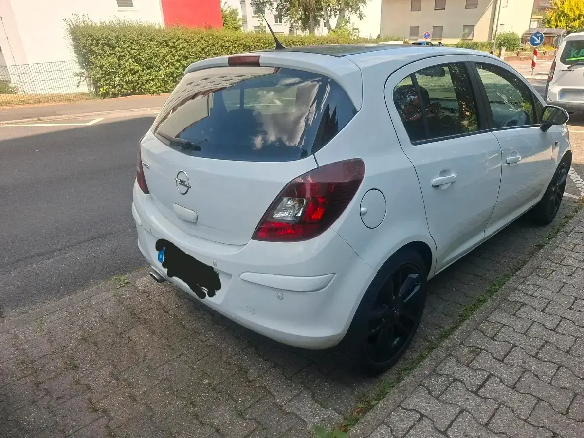 Gebraucht Opel Corsa 90 PS (66 kW) 2010 Weiß Kleinwagen