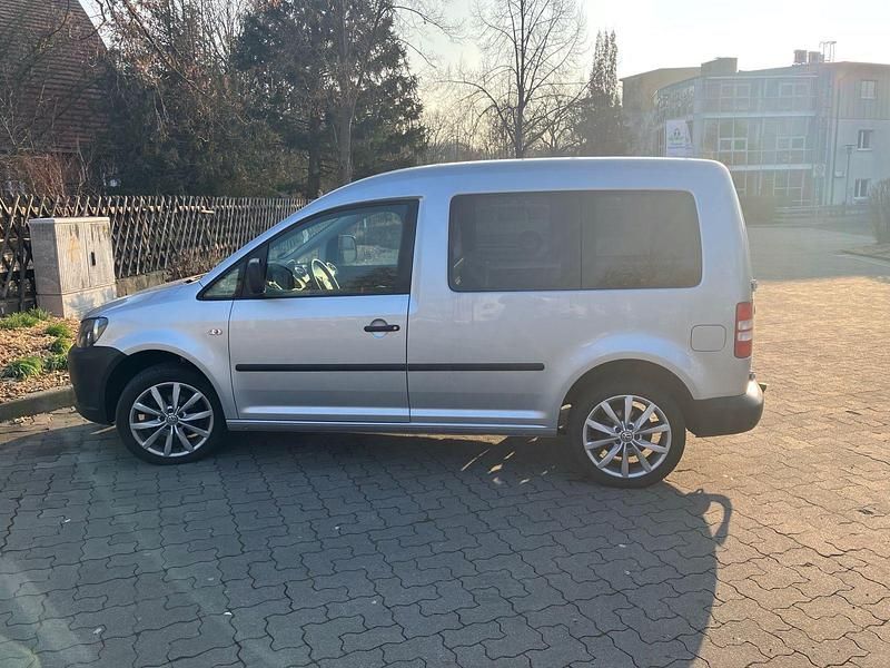 Silber Gebraucht 2012 VW Caddy Van / Kleinbus | 10.390 € (Teuer) - Bild 1/4