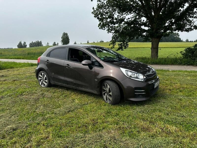 Braun Gebraucht 2016 Kia Rio 2 Kleinwagen | 6.500 € (Guter Preis) - Bild 1/4