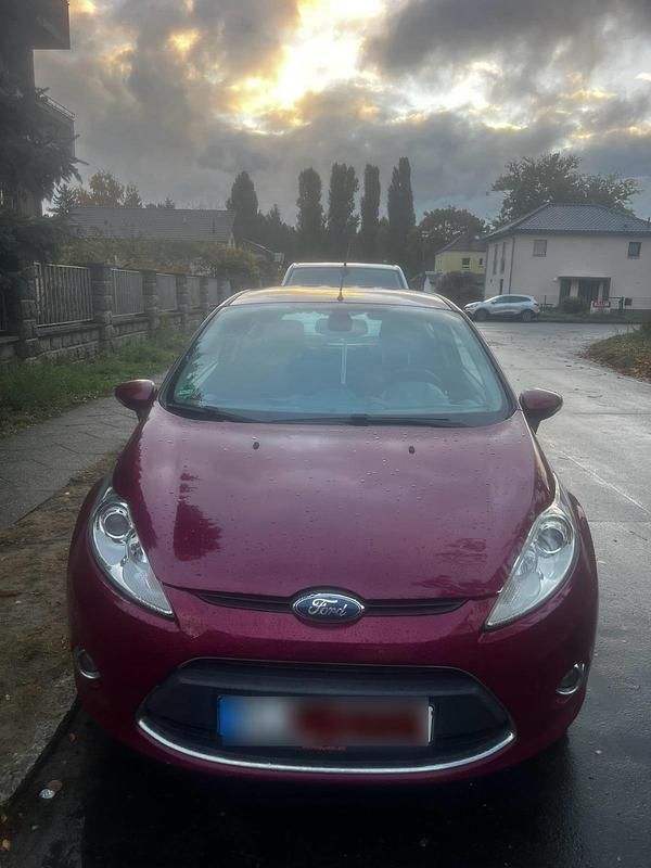 Gebraucht Ford Fiesta 95 PS (69 kW) 2009 Rot Kleinwagen