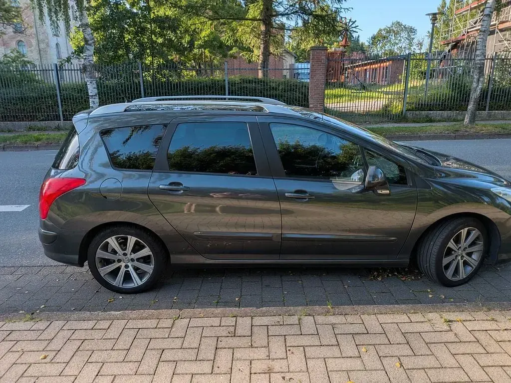 Gebraucht Peugeot 308 SW 112 PS (82 kW) 2011 Grau Kombi