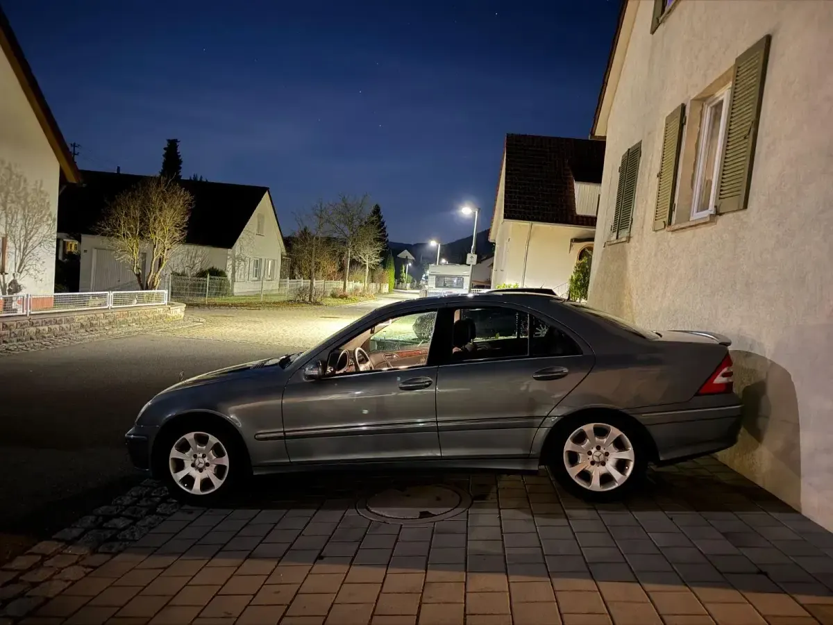 Gebraucht Mercedes C180 Elegance 143 PS (105 kW) 2006 Grau Limousine