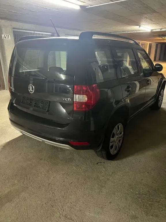 Gebraucht Skoda Yeti Active 105 PS (77 kW) 2015 Schwarz SUV