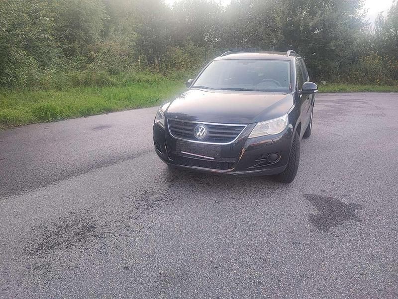 Schwarz Gebraucht 2007 VW Tiguan Track & Field SUV | 4.990 € (Fairer Preis) - Bild 1/4