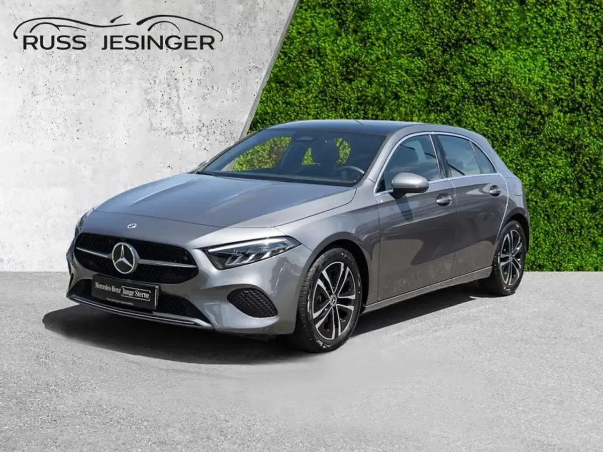 Gebraucht Mercedes A200 Progressive 163 PS (119 kW) 2025 Mountaingrau metallic Limousine