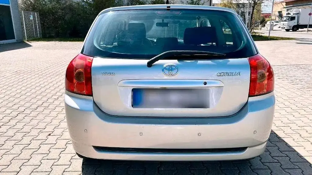 Brugt Toyota Corolla 97 HK (71 kW) 2006 Sølv Hatchback