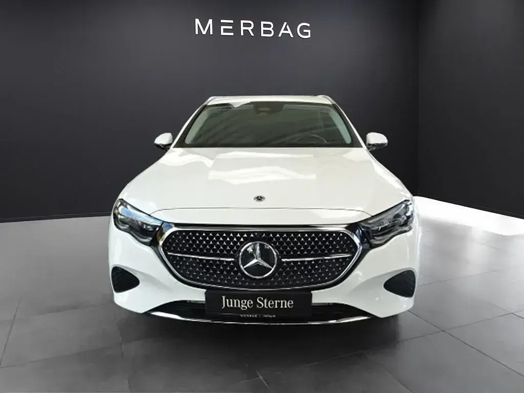 Gebraucht Mercedes E300 Avantgarde 313 PS (230 kW) 2024 Polarweiss Kombi