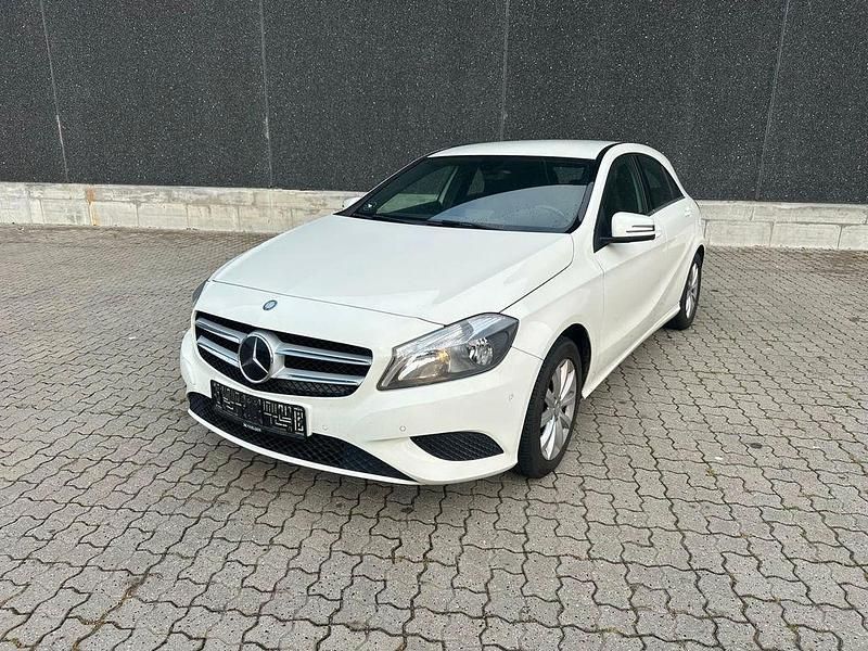Weiß Gebraucht 2015 Mercedes A180 Limousine | 7.900 € (Guter Preis) - Bild 1/4