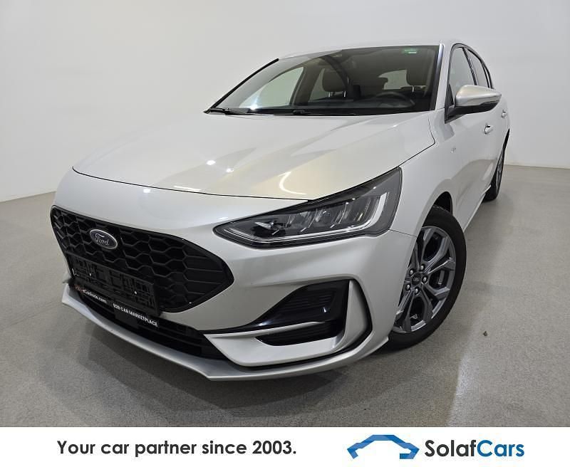 Silber Gebraucht 2023 Ford Focus ST-Line Limousine | 13.552 € (Superpreis) - Bild 1/4