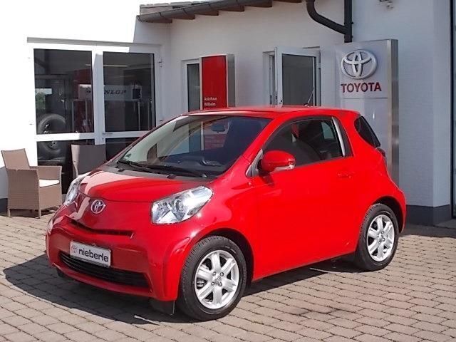 Rot Gebraucht 2010 Toyota iQ Kleinwagen | 6.990 € (Etwas zu teuer) - Bild 1/4
