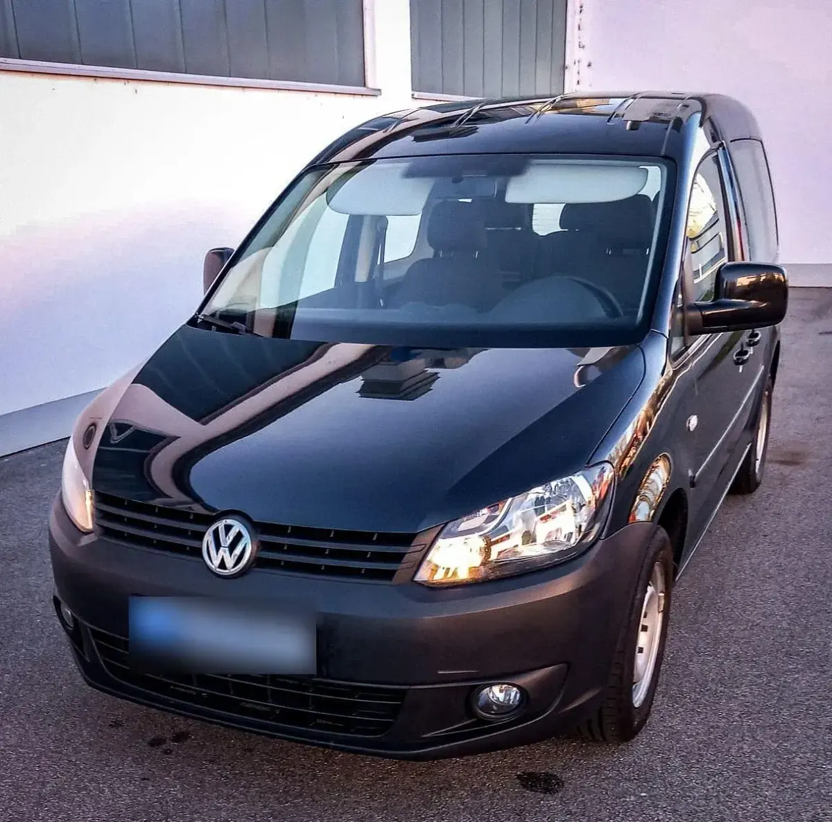 Gebraucht VW Caddy 109 PS (80 kW) 2011 Schwarz Van / Kleinbus
