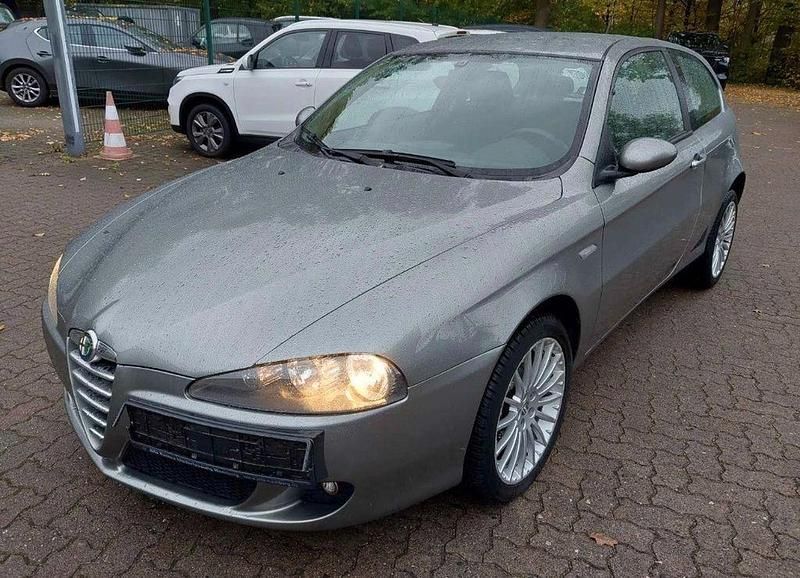 Grau Gebraucht 2006 Alfa Romeo 147 Progression Kleinwagen | 3.200 € (Guter Preis) - Bild 1/4