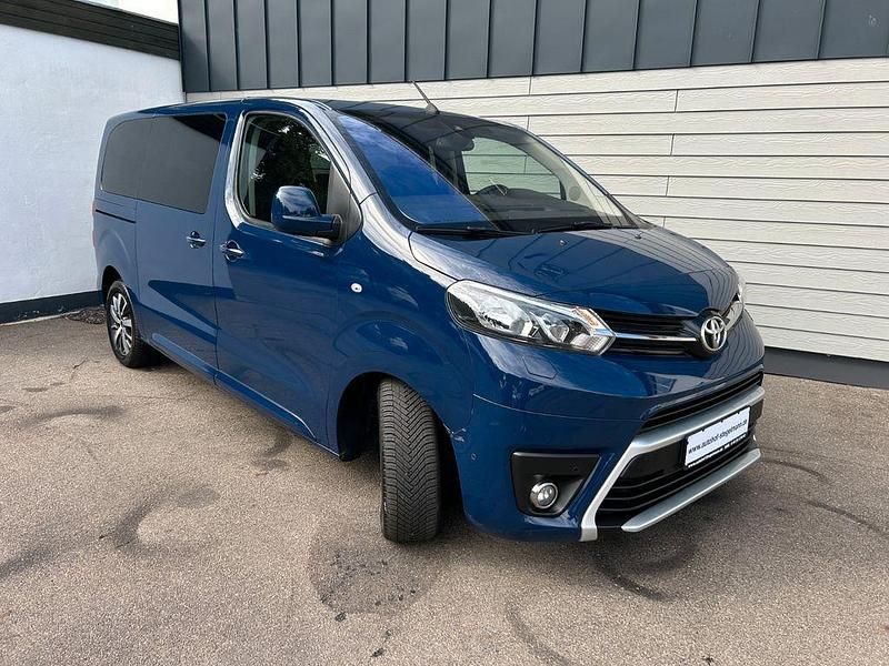 Blau Gebraucht 2017 Toyota Proace Verso Comfort Kombi | 16.950 € (Teuer) - Bild 1/4
