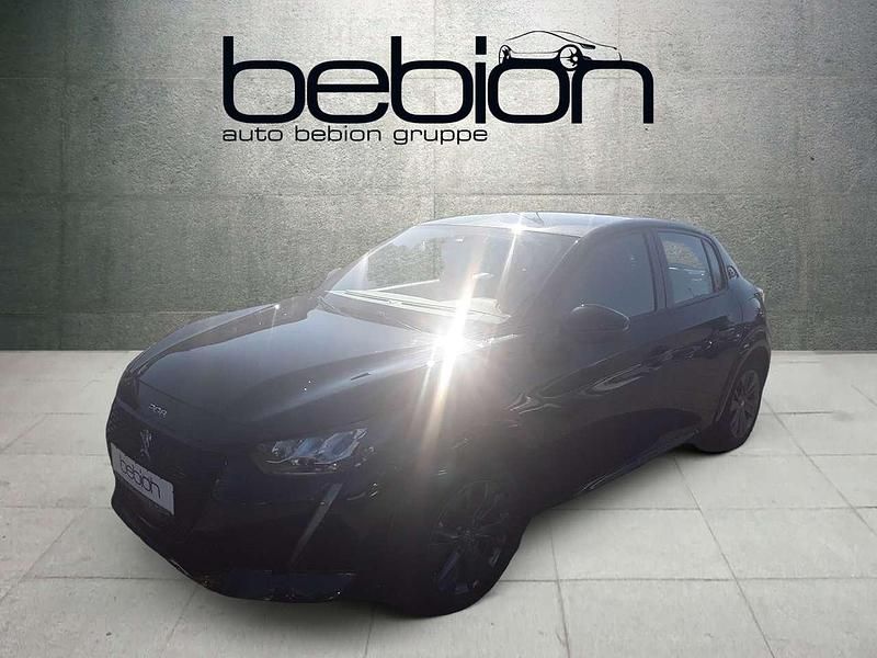 Gebraucht Peugeot e-208 Allure 100 kW (136 PS) 2020 Schwarz Kleinwagen