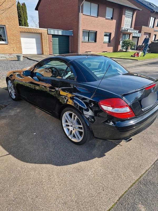 Second-hand Mercedes SLK200 163 CP (119 kW) 2007 Negru Cabrio
