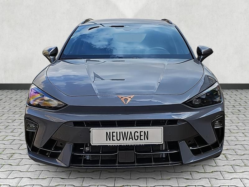 Neu Cupra Leon VZ 333 PS (244 kW) 2025 Taigagrau metallic Kombi