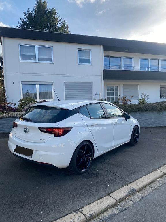 Gebraucht Opel Astra Active 105 PS (77 kW) 2016 Weiß Limousine