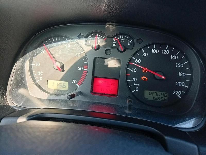 Gebraucht VW Golf IV 75 PS (55 kW) 2001 Schwarz Kleinwagen