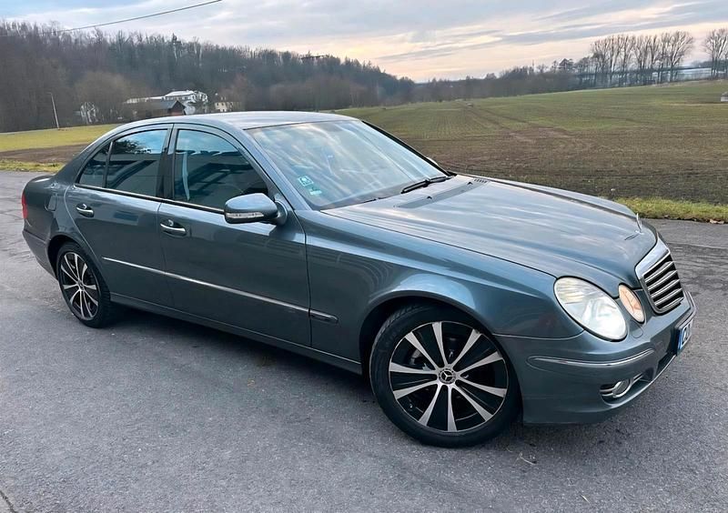 Blau Gebraucht 2008 Mercedes E280 Limousine | 4.500 € (Superpreis) - Bild 1/4
