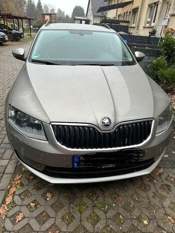 Grau Gebraucht 2015 Skoda Octavia Joy Kombi | 10.000 € (Guter Preis) - Bild 1/4