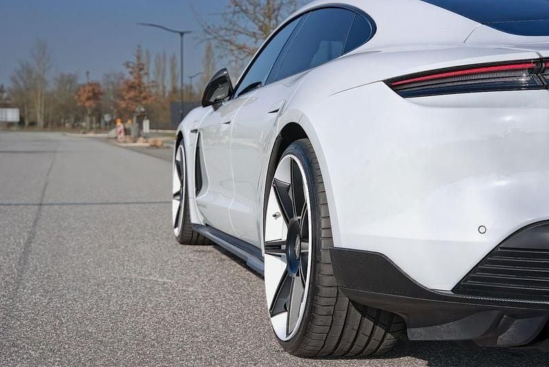 Gebraucht Porsche Taycan Turbo S 559 kW (761 PS) 2020 Weiß Limousine