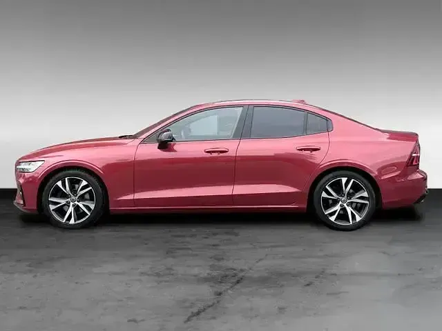 Gebraucht Volvo S60 Plus 197 PS (144 kW) 2023 Fusion red (metallic) Limousine