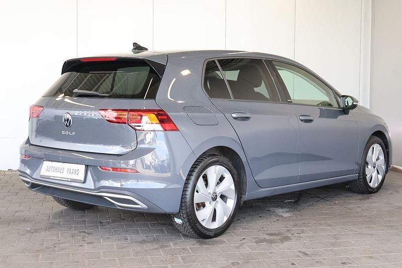 Gebraucht VW Golf VIII Move 116 PS (85 kW) 2024 Grau Limousine