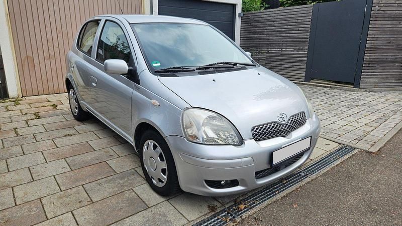 Silber Gebraucht 2005 Toyota Yaris Kleinwagen | 3.200 € (Fairer Preis) - Bild 1/4