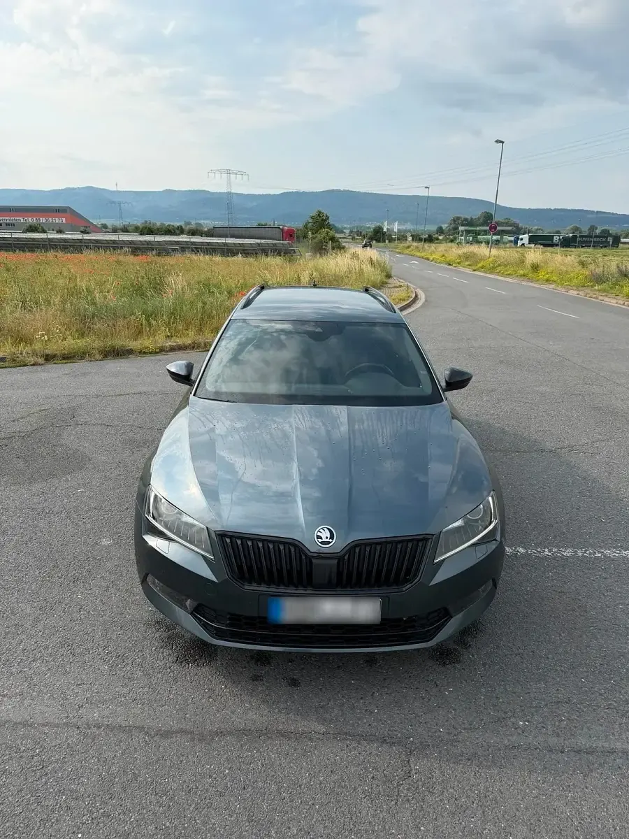 Gebraucht Skoda Superb SportLine 220 PS (161 kW) 2017 Grau Kombi