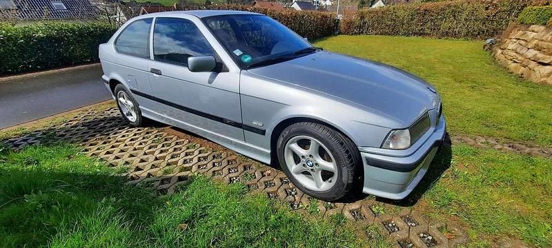 Gebraucht BMW 318 140 PS (102 kW) 1997 Limousine