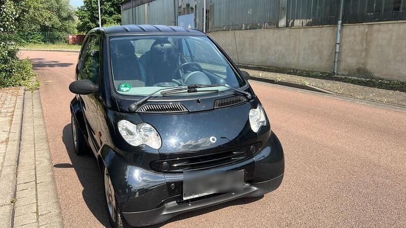 Schwarz Gebraucht 2004 Smart ForTwo Coupé Kleinwagen | 1.300 € (Superpreis) - Bild 1/4