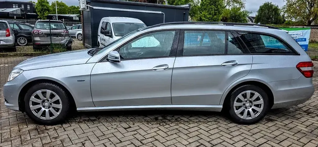 Gebraucht Mercedes E220 170 PS (125 kW) 2011 Silber Limousine