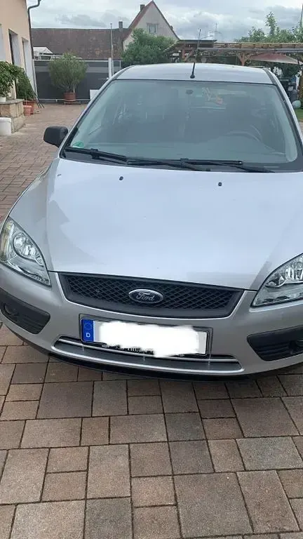 Gebraucht Ford Focus Trend 116 PS (85 kW) 2005 Silber Kombi