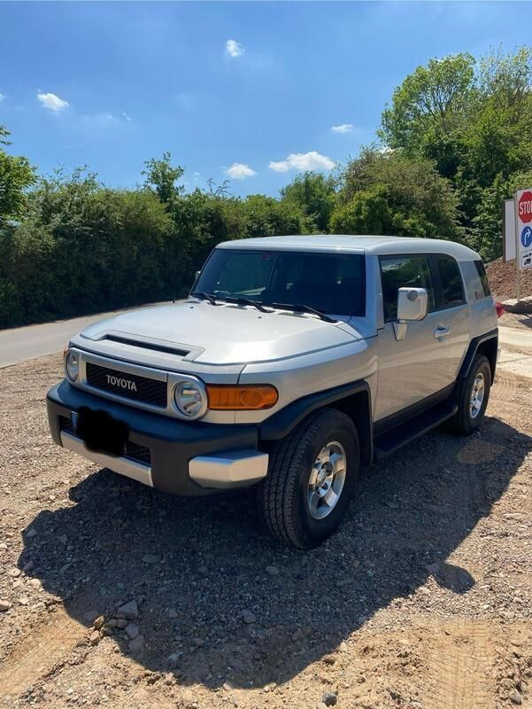 Silber Gebraucht 2008 Toyota FJ Cruiser SUV | 23.500 € - Bild 1/4