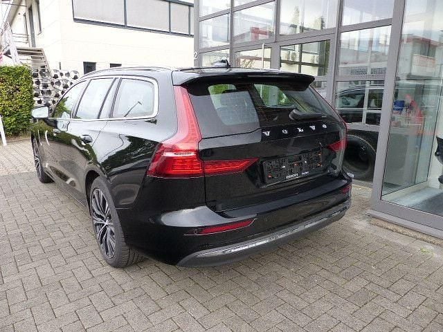 Gebraucht Volvo V60 Plus 197 PS (144 kW) 2022 Black stone Kombi