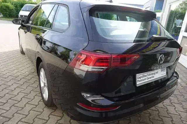 Gebraucht VW Golf VIII IQ Drive 150 PS (110 kW) 2022 Schwarz Kombi