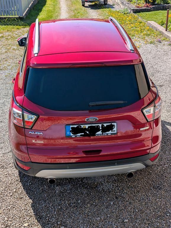 Usado Ford Kuga Titanium 150 HP (110 kW) 2018 Vermelho SUV